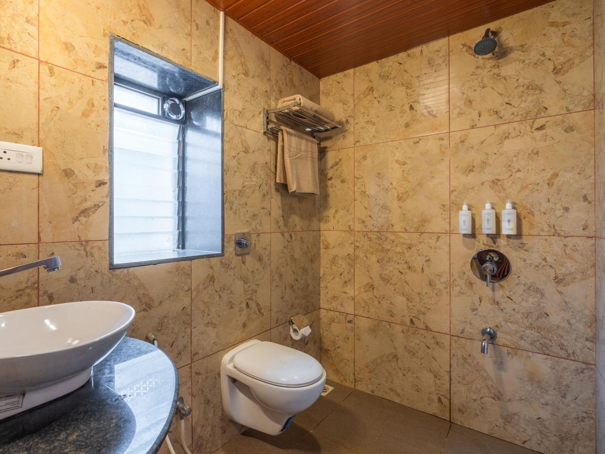 The Hosteller Lonavala, City Centre Bilik gambar