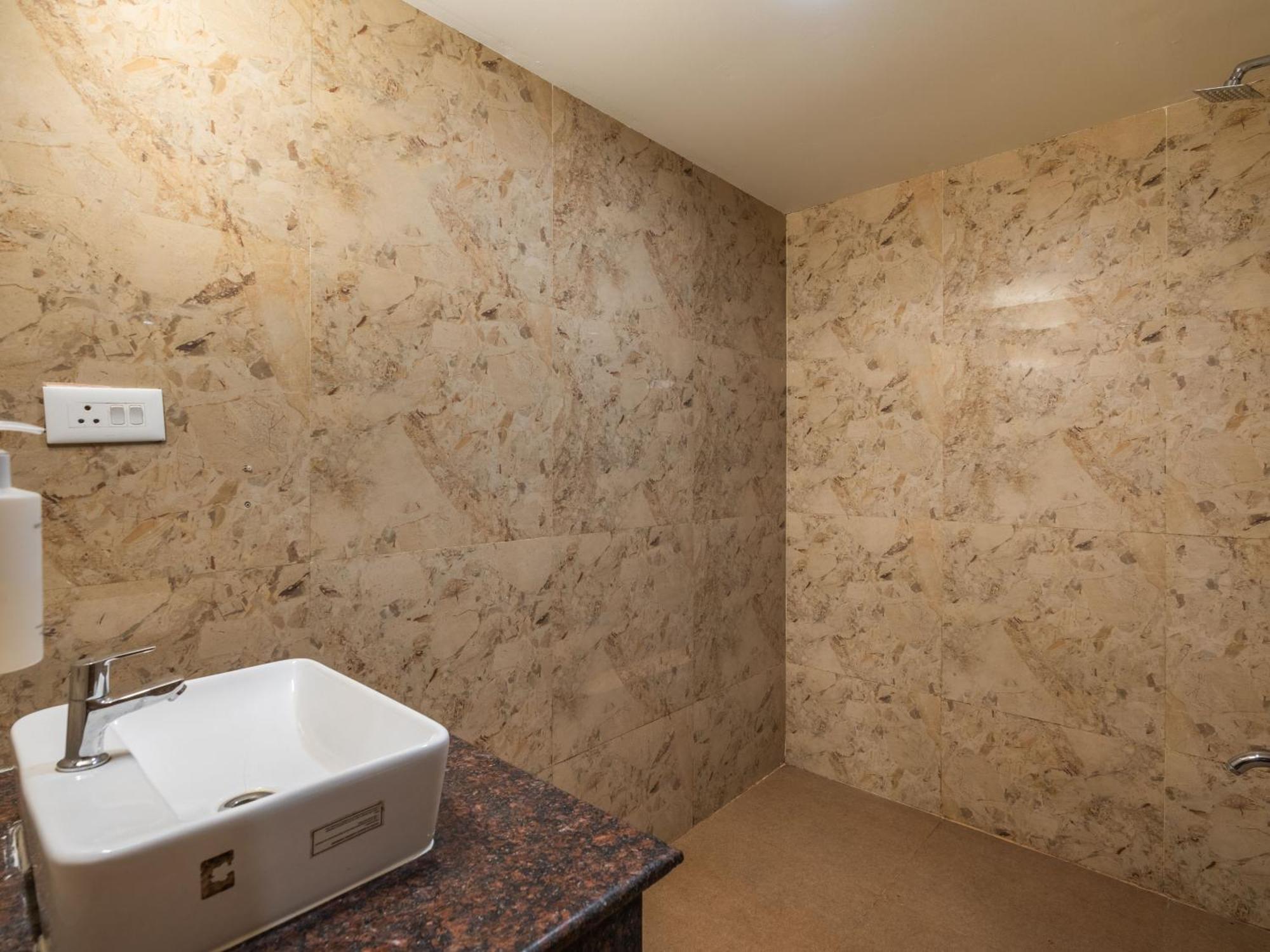 The Hosteller Lonavala, City Centre Bilik gambar